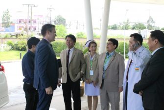 The consul general of Australia visited Krabi International Hospital